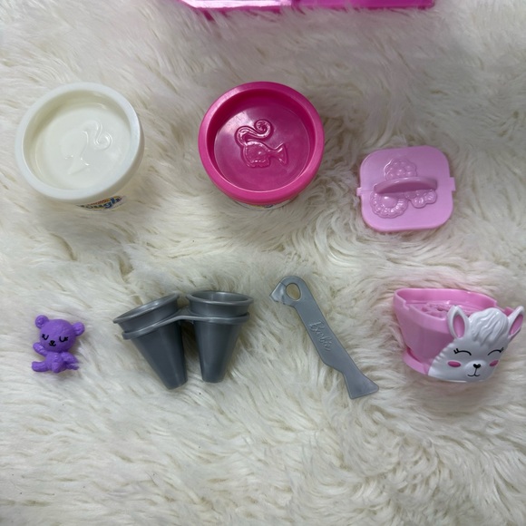 Barbie Florist Doll & Playset with Flower-Making Station - Picture 7 of 8